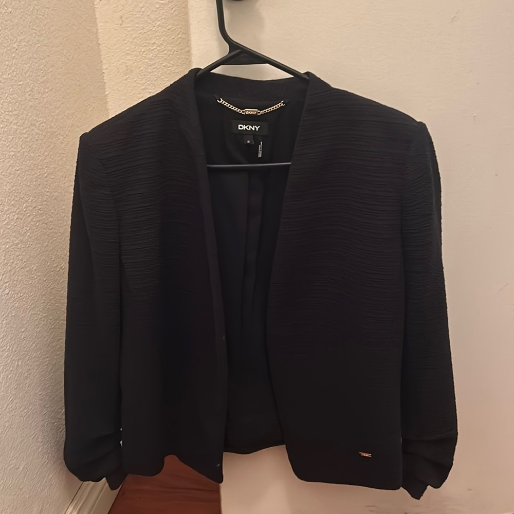 Beautiful DKNY blazer with a comfortable sleeve. Only worn once .